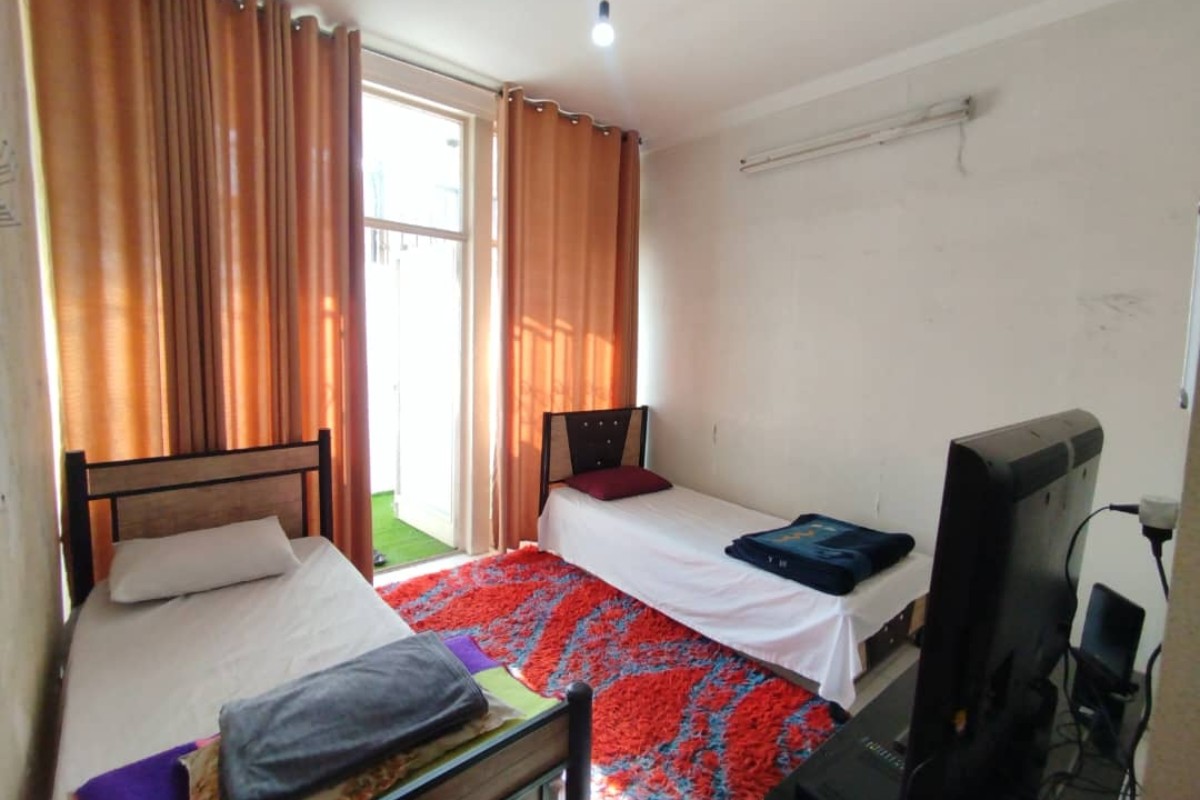 سوئیت مبله شیک طبقه اول چپ