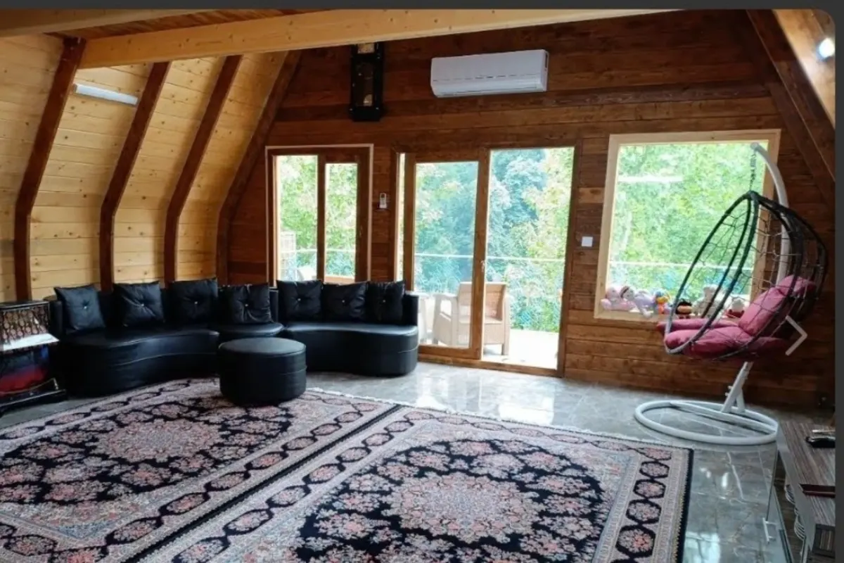 کلبه چوبی سوییسی خان عمو – اقامتگاه در زیرآب