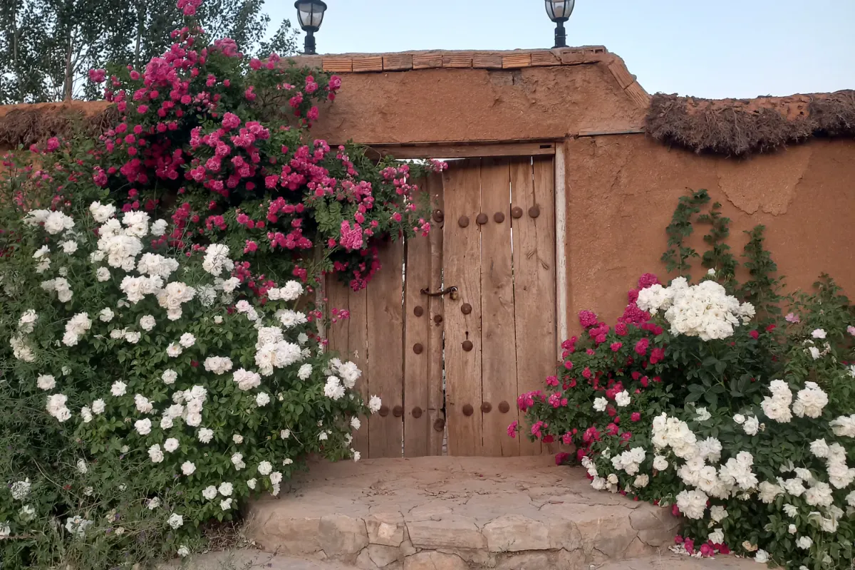 بومی‌گردی قلعه بشیری – اقامتگاه در اصفهان