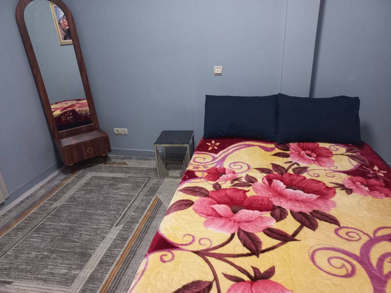 اپارتمان مبله دو خواب پونک ( میرزابابایی)