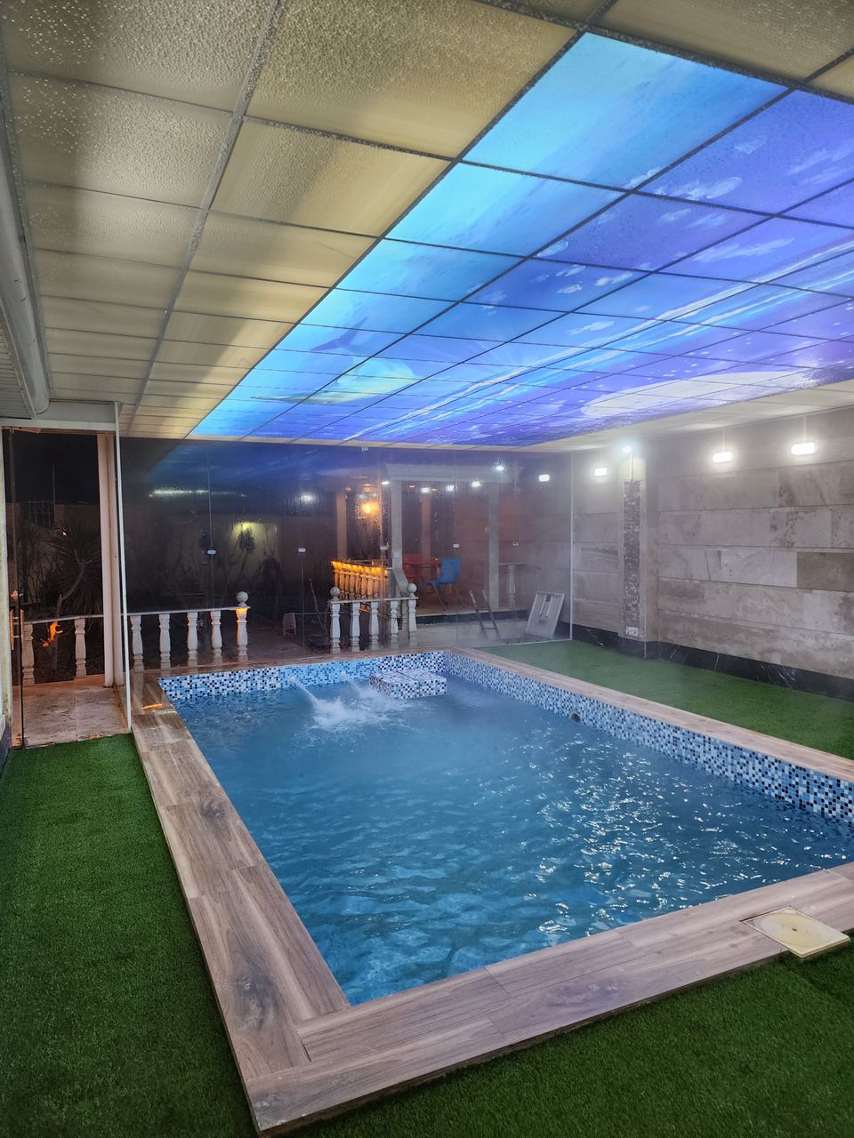 باغ ویلا استخر سرپوشیده چهارفصل ( شهریار )